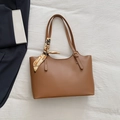 Braune PU-Leder Shopper Tasche mit elegantem Seidenschal-Dekor und Doppelgriffen - Braun