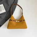 Vintage-Einkaufstasche aus ingwergelbem Wildleder mit braunem Lederriemen und Schnalle - Gelb