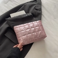 Neceser acolchado rosa con acabado satinado y diseño de cuadros para mujer - Rosa