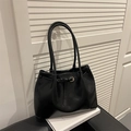 Sac fourre-tout minimaliste en similicuir noir avec boucle et longues bandoulières - Noir (Sans Pendentif)