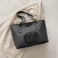 Fashion black large tote bag with M-letter print and embossed round logo for women - No Pendant / Black