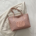 Pink fashion tote bag with M-letter monogram prints and embossed M-logo - No Pendant / Pink