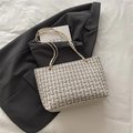 Elegante beige en gouden tweed schoudertas met ketting en luxe geruit patroon ontwerp - Wit
