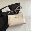 Bolso bandolera blanco crema minimalista con cierre de giro plateado y correa larga - Blanco