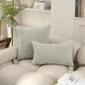 Salbeigrüne Kissenbezüge aus Cord in quadratischer und rechteckiger Form auf Sofa - 30*50cm (Bezug + Füllung) / Hellgrasgrün