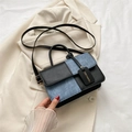Borsa chic color-block in nero e blu denim con accessorio targhetta alla moda - Nero