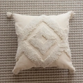 Boho Kissenbezug mit geometrischer Rauten-Tufting und dekorativen Quasten in Cremeweiß - 3D Getuftetes Dreieck (Nur Bezug) / 45*45cm (Ohne Kern)
