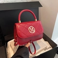 Borsa a mano trapuntata rossa classica con logo M dorato su scatola regalo - Rosso