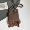 Bolso bandolera minimalista de ante marrón con flecos largos y diseño de correa redonda - Marrón