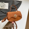 Borsa a mano vintage marrone caramello con chiusura metallica e tracolla regolabile - Marrone