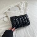 Beauty case a nuvola nero trapuntato con tessuto in nylon pieghettato e imbottito - Nero
