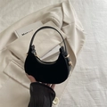 Borsa a mezzaluna nera minimalista con dettagli dorati in stile francese raffinato - Nero
