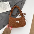 Sac bandoulière imprimé léopard marron avec papillon argenté et anse froncée - Marron