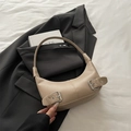 Beige halvemaanvormige schoudertas met zilveren gespen en een minimalistische matte finish - Khaki