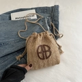 Petit sac seau en paille avec patch en cuir AB et cordon en teinte naturelle - Kaki