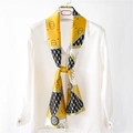 Sciarpa lunga e stretta in seta con motivo pied de poule giallo e anelli decorativi - Giallo (PD-012)