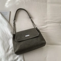 Detailed view of dark grey matte shoulder bag with metallic bar and chain strap detail - Grey Without Pendant