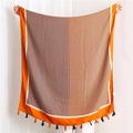 Sciarpa con motivo a rombi geometrici blu e arancione e nappe alla moda - Arancione