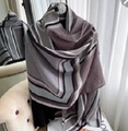 Sciarpa invernale con strisce geometriche color-block grigio e rosa per donna - Strisce Geometriche a Blocchi di Colore Grigio Rosa (Figura 4)