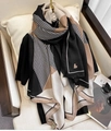 Sciarpa in seta da donna con motivi geometrici a blocchi e stampa a cuore minimal - Giunzione a Strisce Cuore Nero Beige (Figura 1)