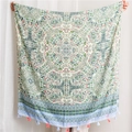 Dettaglio della sciarpa boho in cotone verde e blu con frange a nappa intrecciate - 180*90CM / Floreale Ciano (SL1909-012)