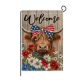 Bandiera da giardino Independence Day con mucca Highland e motivi floreali patriottici - Stile Mucca delle Highland (HYQ057-4)