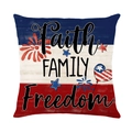 Federa per cuscino in poliestere Festa Indipendenza USA con strisce e testo patriottico - 45*45cm (Inserto non incluso) / Stile Faith Family Freedom (JYM591-3)