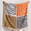 Detalle de bufanda con cuatro estampados animales de cebra, leopardo y jirafa - Empalme de Estampado Animal de Cuatro Rejillas (SL1909-029) / 180*90CM