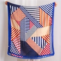 Dettaglio della trama della sciarpa geometrica con strisce blu e rosse a contrasto - 180*90CM / Geometrico Rosso e Blu(SL1906-087)