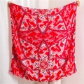 Detail van een rode vierkante sjaal met geometrische patronen en kleine franjes eraan - 180*90CM / Rood (SL1908-019)