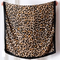 Grande scialle quadrato con stampa leopardata marrone e nera e bordi neri definiti - 180*90CM / Stampa Leopardata Fulva (Punto Giallo)