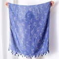 Sciarpa rettangolare blu scuro con stampe di alci dorate e eleganti bordi con nappe - 180cm x 90cm / Blu Cervo Uccello Stampa (SL1903-043 Blu)