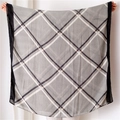 Scialle leggero in cotone e lino con motivo geometrico a quadretti bianco e nero e bordo - 180cm x 90cm / Bordo nero