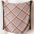 Sciarpa in cotone lino a quadri rossi e bianchi con bordi verdi e dettagli gialli - 180cm x 90cm / Bordo Verde Scuro