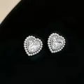 Eleganti orecchini a lobo a cuore con zircone rosa e perle su superficie nera - Argento Zircone Bianco
