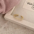 Elegante anello regolabile placcato oro con una fila di perle bianche minimaliste - C-19 Anello Aperto a Fascia Sottile con Perla Elegante Oro