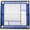 Dettaglio della sciarpa quadrata con blocchi geometrici e stampa leopardata alla moda - 70x70cm / Blu