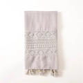 Écharpe d'été lavande avec broderie en dentelle blanche et franges à pompons - Gris clair
