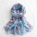 Detail van een semitransparante sjaal met bloemenprint en elegante blauwe en roze motieven - 180*85CM / 1#Roze Blauw