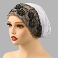 Turbante bianco in maglia con pizzo floreale grigio, ricami dorati e perline eleganti - Taglia unica / Bianco