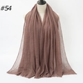 Pañuelo plisado marrón para mujer mostrado frontalmente en un maniquí de costura pro - Estilo Plisado Marrón (BS414-54#)