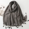 Écharpe légère en coton et lin gris foncé avec glands en perles de bois sur fond blanc - Style Uni Gland Perle de Bois (SL2311-019) / Gris Chiné