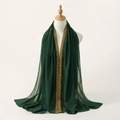 Détail d'une écharpe en mousseline vert foncé avec broderies florales dorées - 170*70cm / Vert Foncé