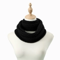 Dettaglio della trama di uno scaldacollo nero in maglia grossa su un manichino - Stile Texture a Nido d'Ape (WB133-02#Black)