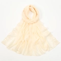 Détail d'un châle en mousseline crème avec broderie de fleurs de rose délicates sur le bord - 3# Beige