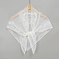 Scialle triangolare in pizzo bianco con ricami floreali e bordi smerlati eleganti - Taglia unica / Bianco