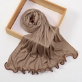 Effen kaki lange sjaal met donkerbruine gegolfde randen op een houten dienblad - 4#Light Khaki