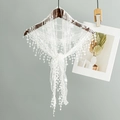 Élégant châle triangulaire en dentelle florale blanche avec franges en perles - Avec Glands Perlés / Blanc
