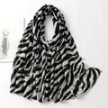 Écharpe longue classique imprimé zèbre noir et blanc en tissu léger semi-transparent - Imprimé Zèbre Noir et Blanc (VE009)