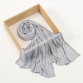 Sciarpa lunga in modal grigio traspirante con eleganti dettagli in paillettes dorate - 170cm / Grigio